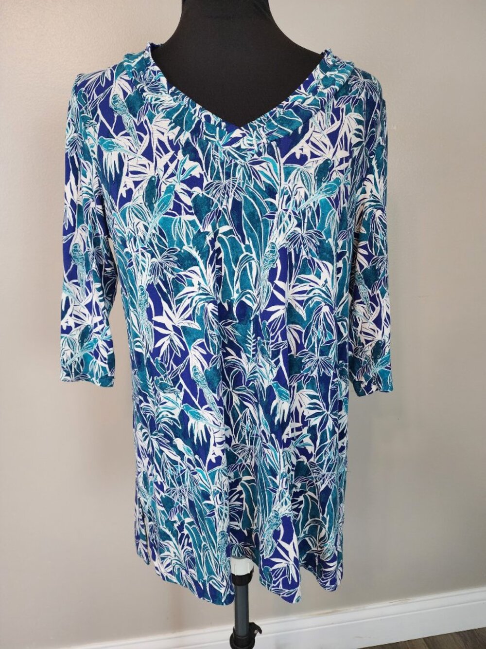 J Jill Wearever Layered V Neck Tunic Top Small Blue Teal Tropical Bird Leaf